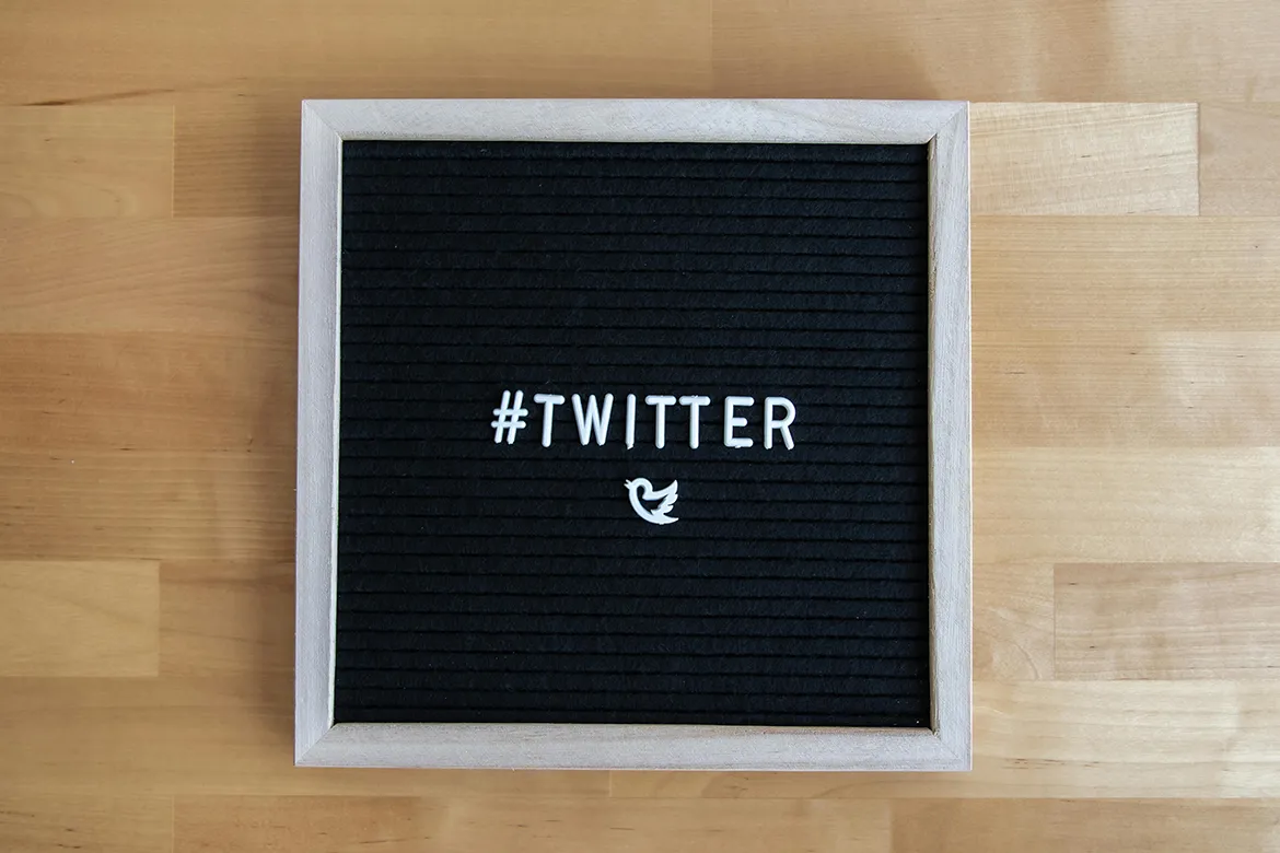 A Twitter története, avagy az X - hímzett képkeret twitter